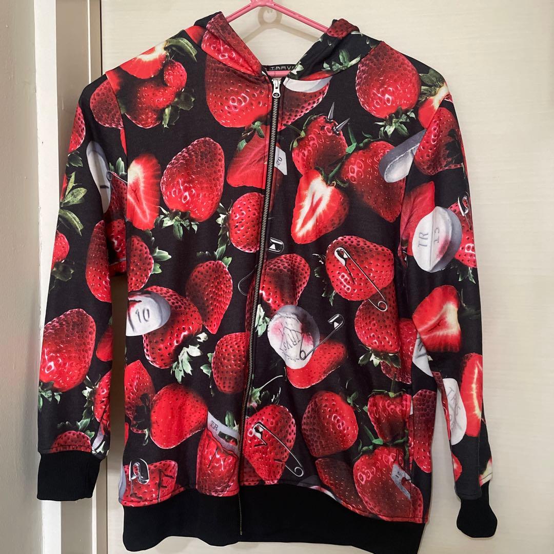 トラバストウキョウ 苺　イチゴ　総柄　プルオーバー　ビックシルエット　F