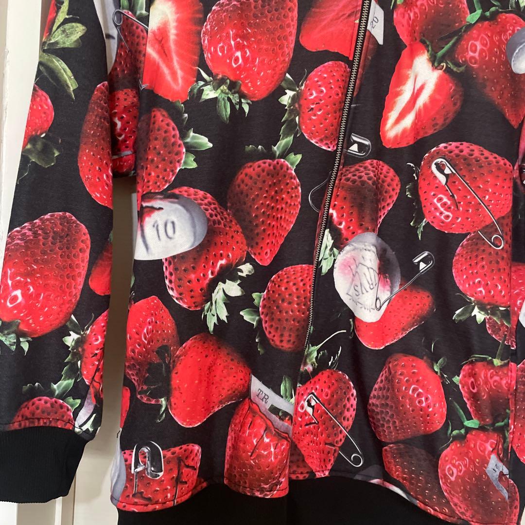トラバストウキョウ 苺　イチゴ　総柄　プルオーバー　ビックシルエット　F