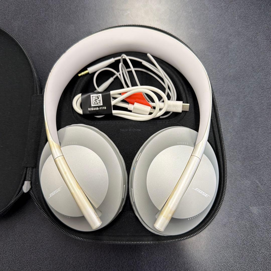 【ほぼ新品】Bose NOISE CANCELLING ヘッドホン700