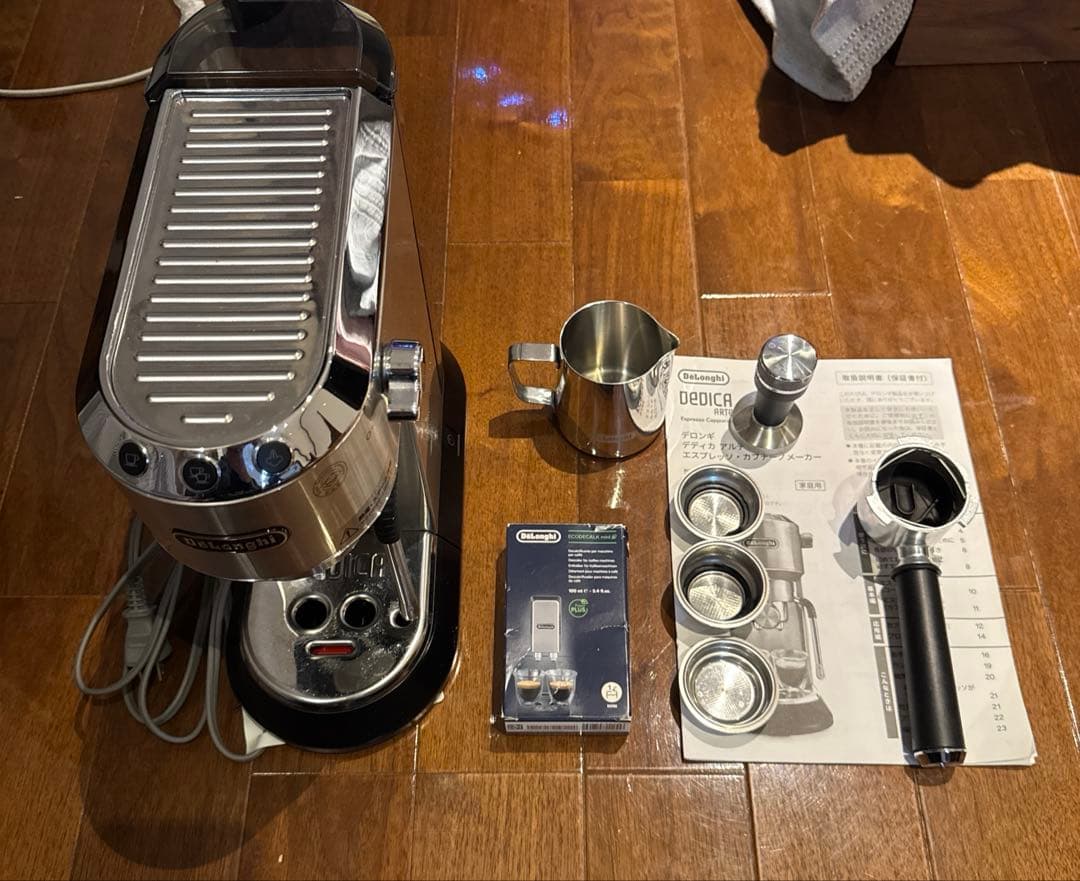 デロンギ　エスプレッソ・カプチーノメーカー デディカ アルテ EC885J