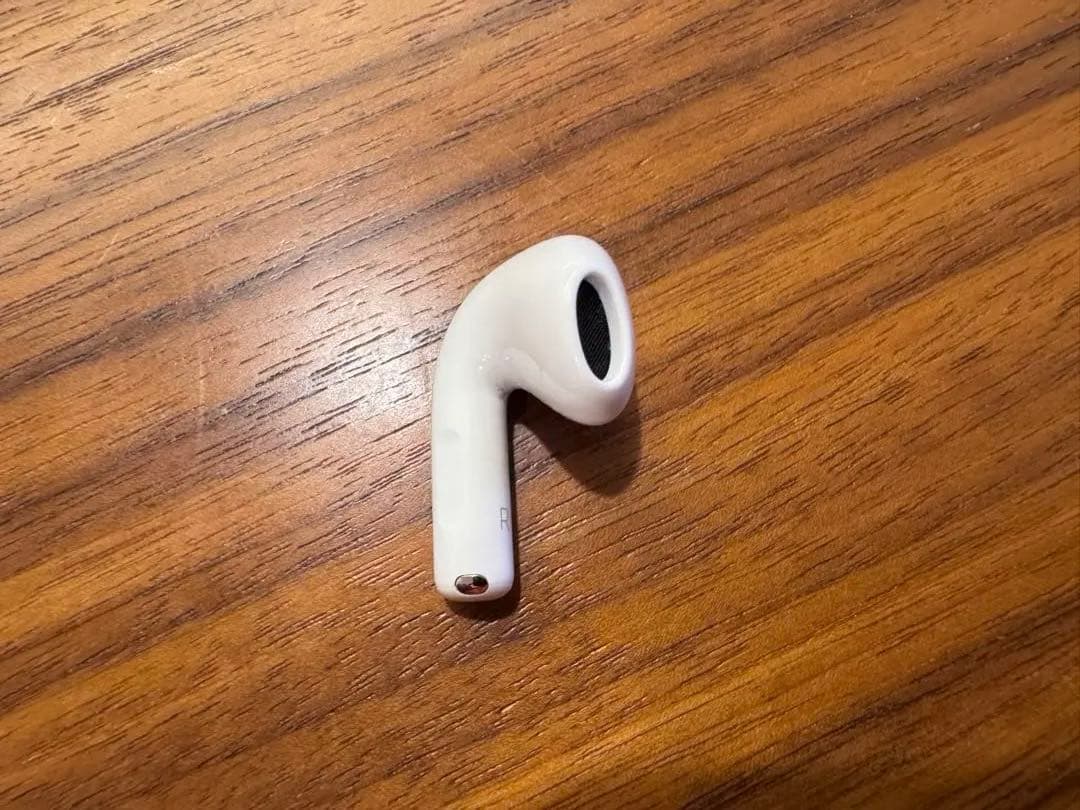 Apple AirPods4 ノイズキャンセリング機能付き　おまけ付き