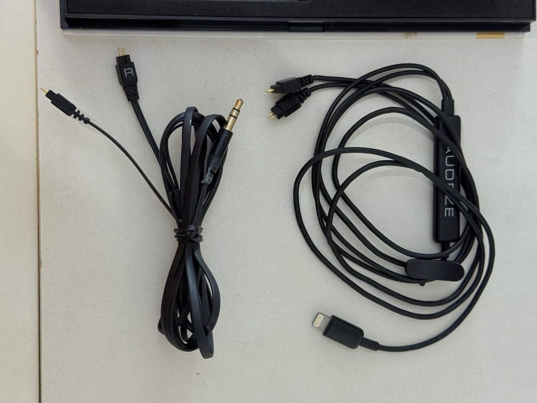 Audeze isine 20 平面駆動セミオープンイヤホン