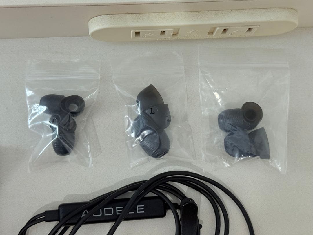 Audeze isine 20 平面駆動セミオープンイヤホン