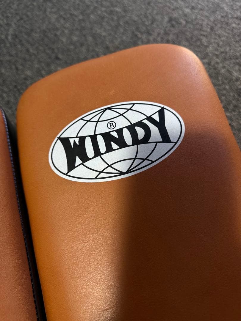 【極美品】 WINDY キックミット KP-6 キックボクシング ムエタイ