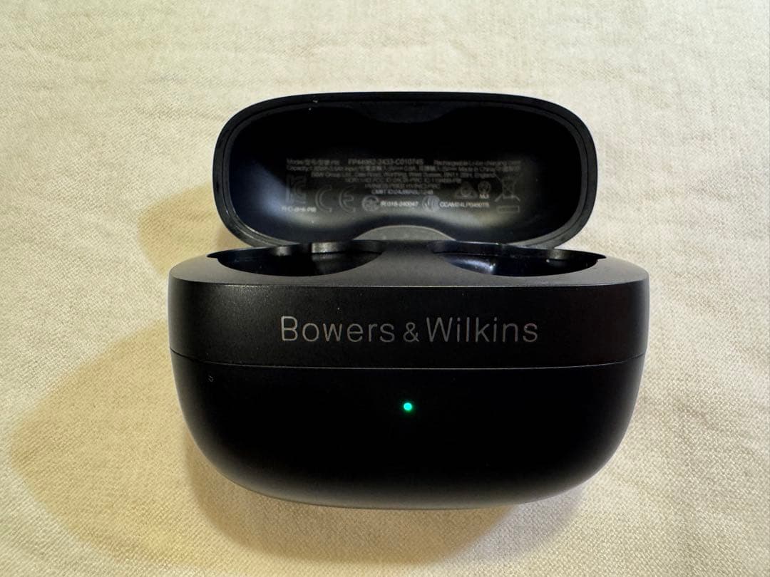 Bowers & Wilkins Pi8 ブラック　別売り保護ケース付き