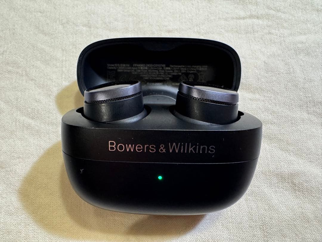 Bowers & Wilkins Pi8 ブラック　別売り保護ケース付き