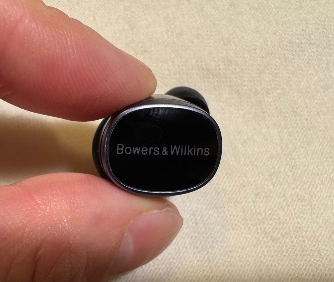 Bowers & Wilkins Pi8 ブラック　別売り保護ケース付き