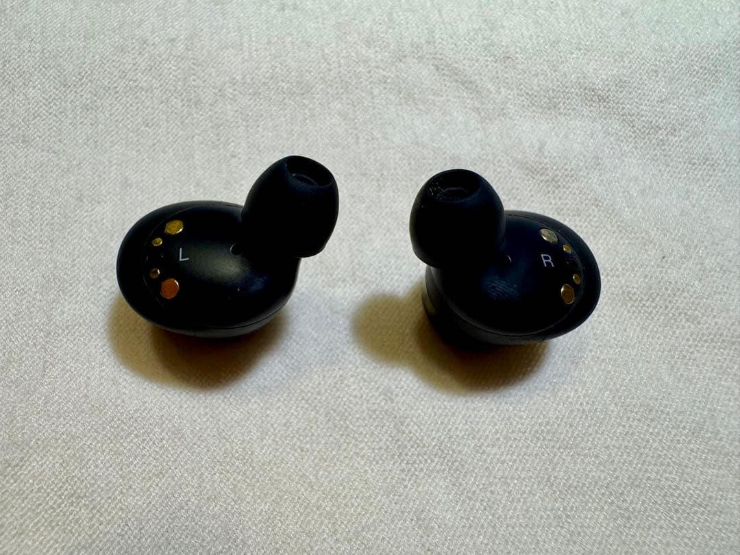 Bowers & Wilkins Pi8 ブラック　別売り保護ケース付き