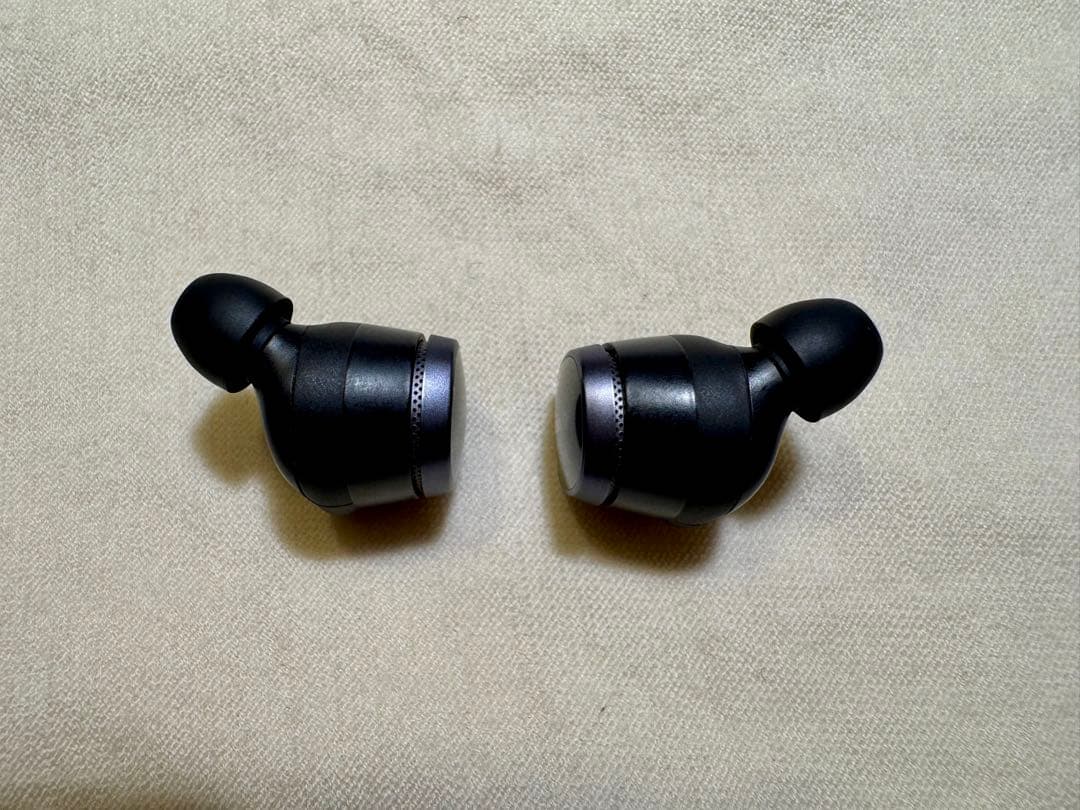 Bowers & Wilkins Pi8 ブラック　別売り保護ケース付き