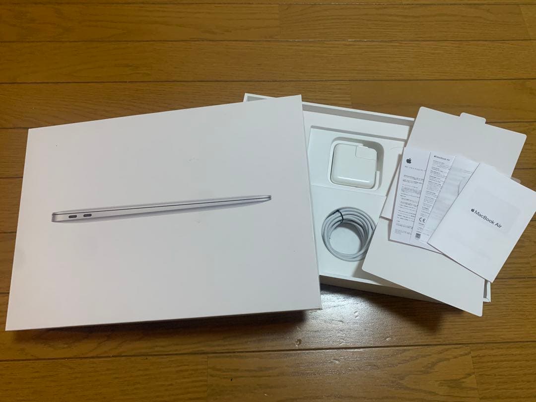 MacBookAir2018モデル128GBシルバー 充電器箱付充放電172回