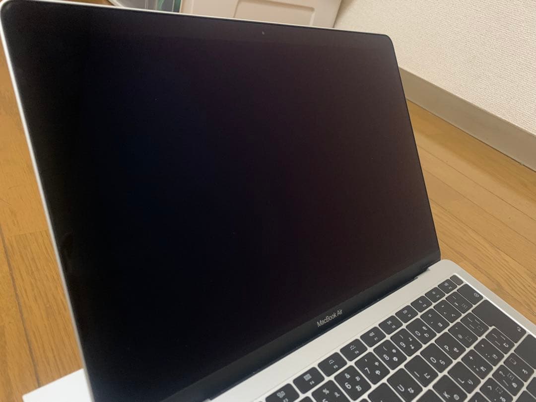 MacBookAir2018モデル128GBシルバー 充電器箱付充放電172回