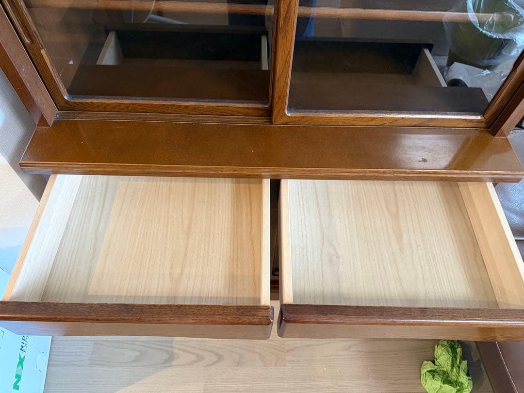 今週中のみ　木製食器棚 ガラス扉付き 収納力抜群