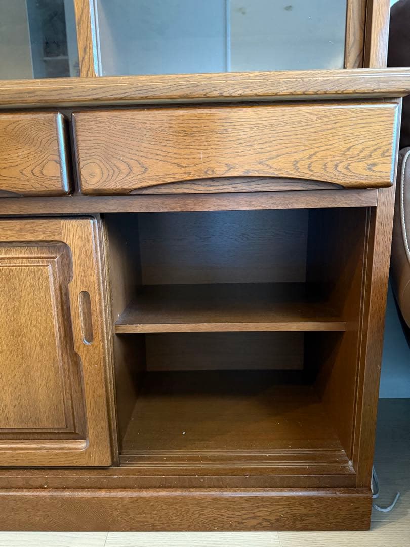 今週中のみ　木製食器棚 ガラス扉付き 収納力抜群