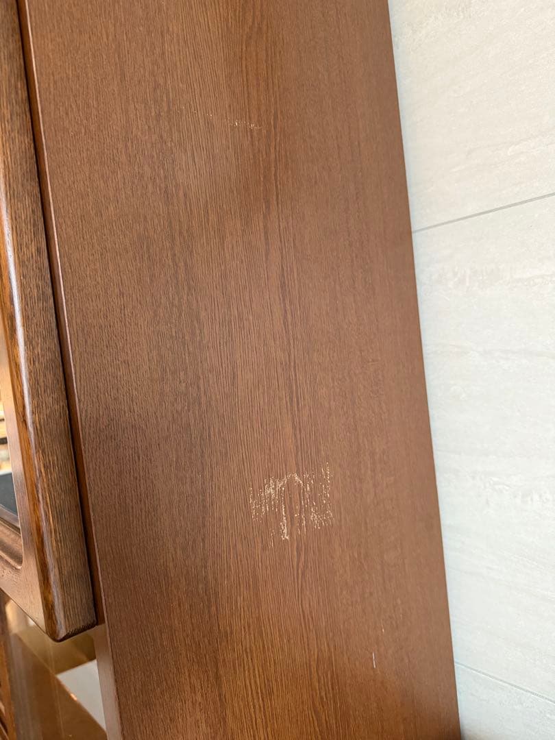 今週中のみ　木製食器棚 ガラス扉付き 収納力抜群