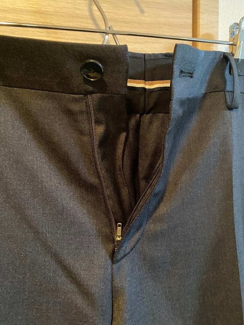 美品★HugoBoss/ダークグレースラックス