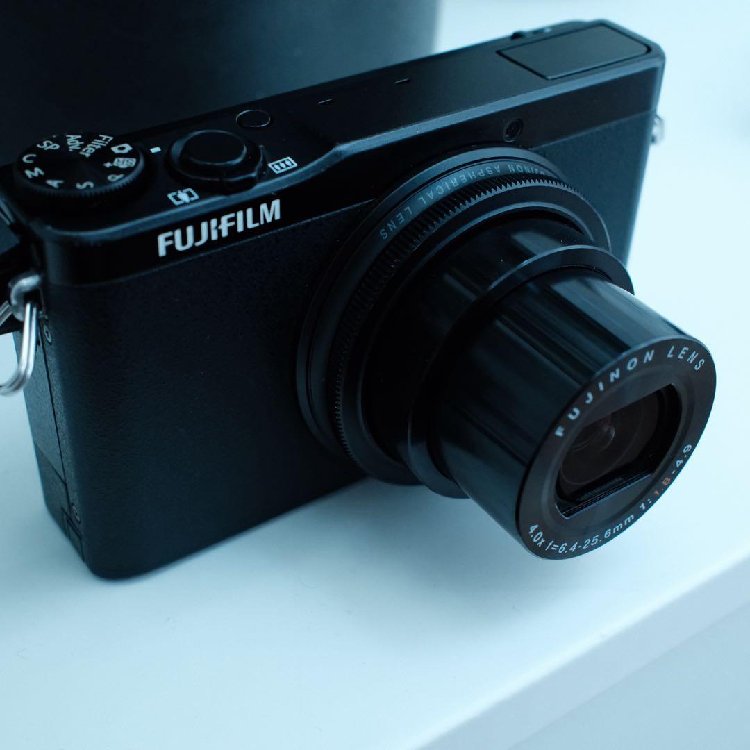 デジタルカメラ FUJIFILM XQ2