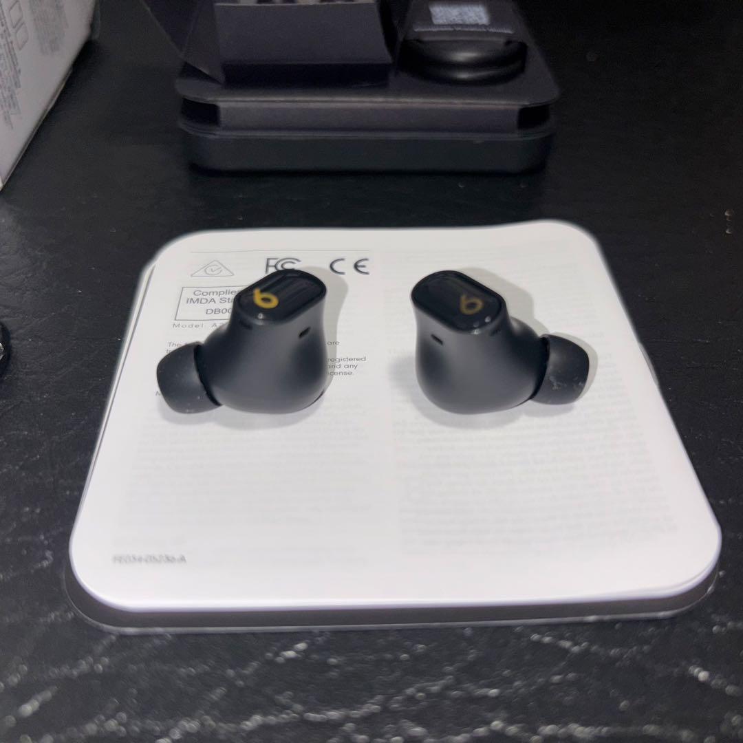 美品　Apple Beats Studio Buds + ブラックゴールド