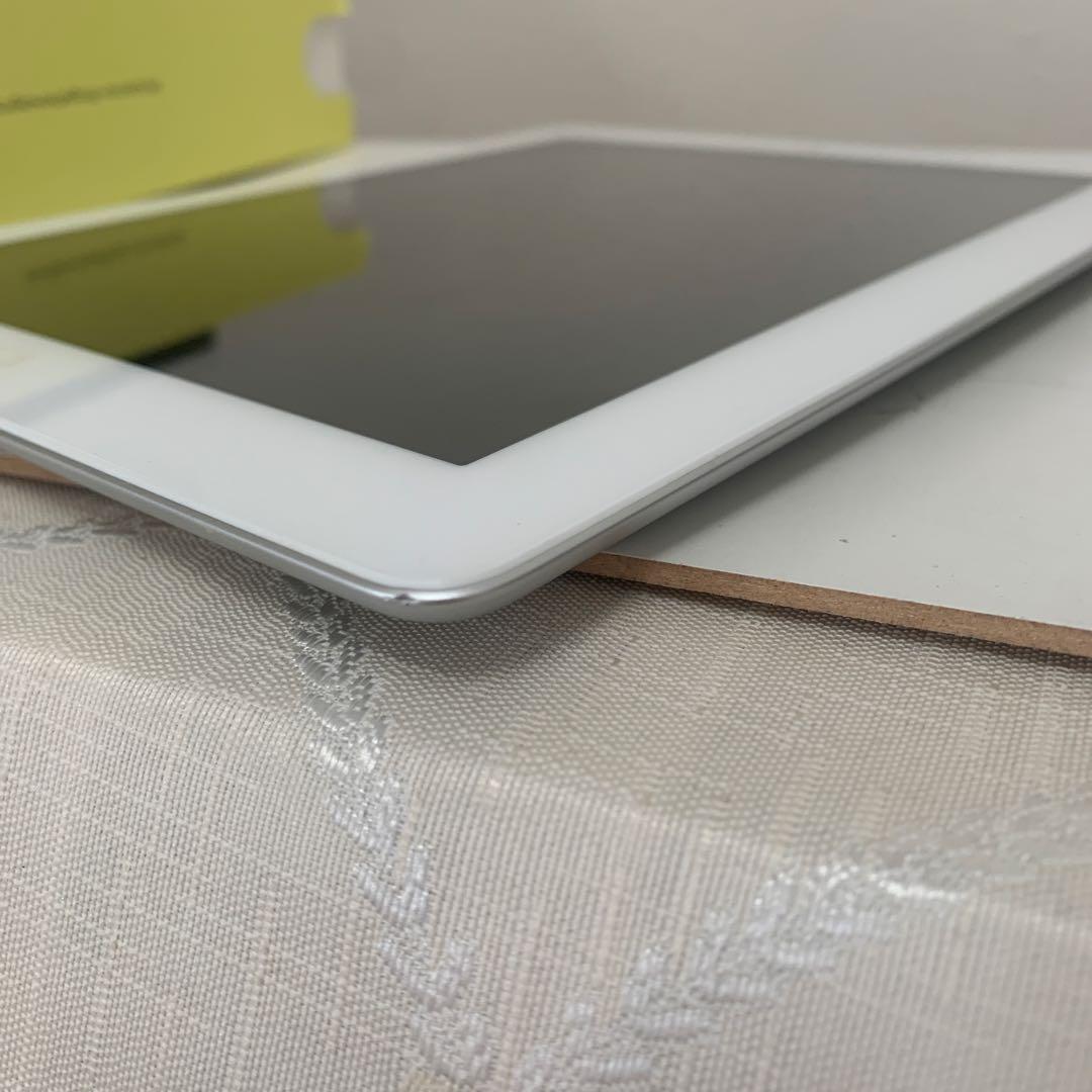 【美品】Apple iPad 11インチ64GB 第2世代　ケーブル付　ケース