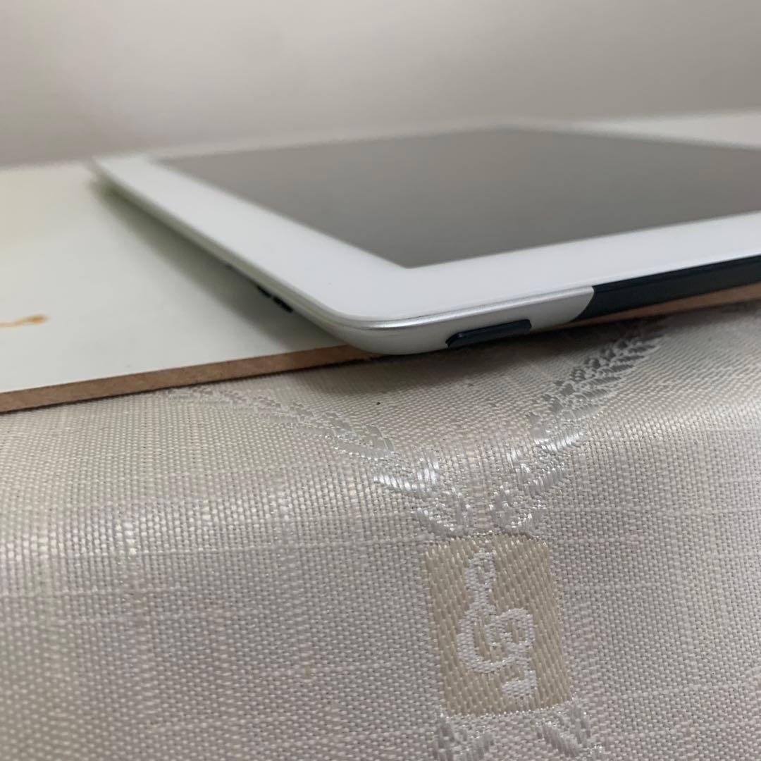 【美品】Apple iPad 11インチ64GB 第2世代　ケーブル付　ケース