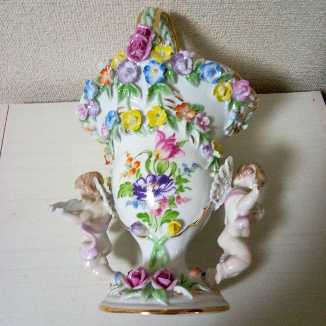 花瓶　陶器　フラワーベース　天使、花立体モチーフ