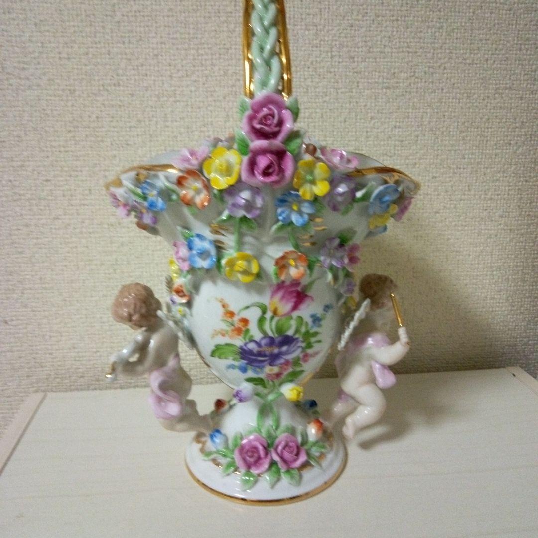 花瓶　陶器　フラワーベース　天使、花立体モチーフ