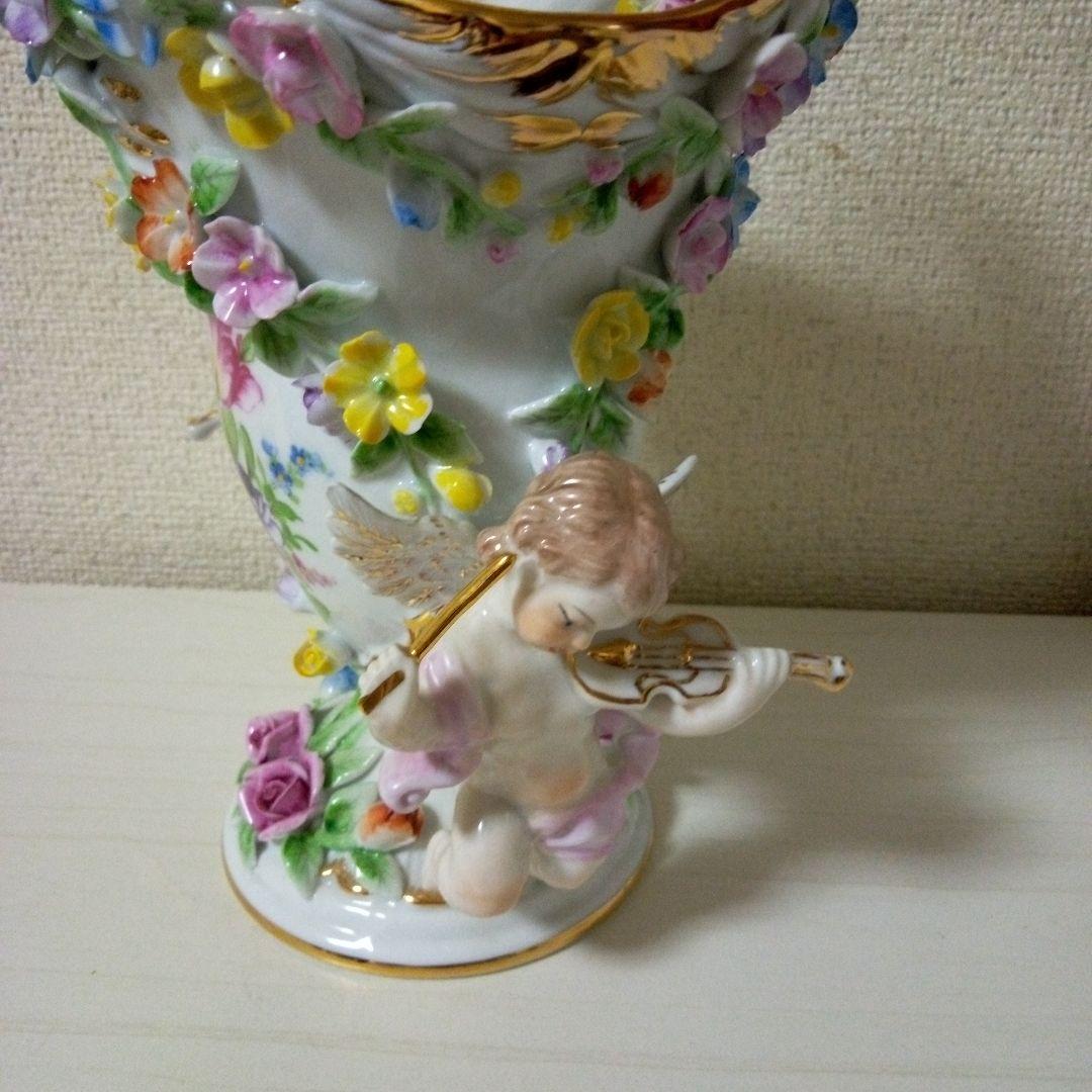 花瓶　陶器　フラワーベース　天使、花立体モチーフ