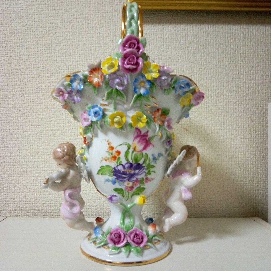 花瓶　陶器　フラワーベース　天使、花立体モチーフ