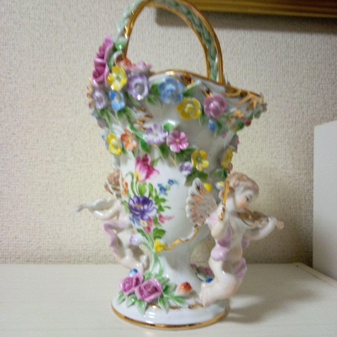 花瓶　陶器　フラワーベース　天使、花立体モチーフ