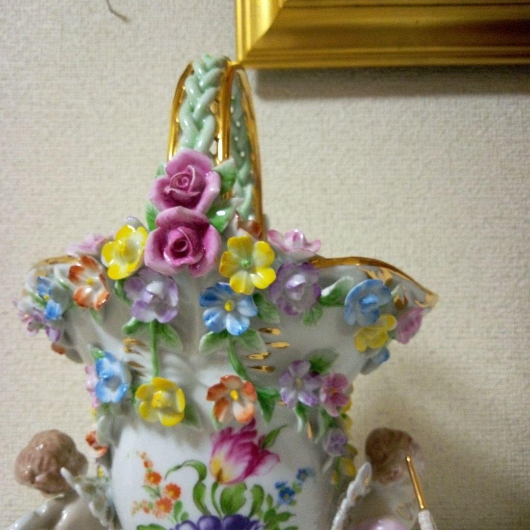 花瓶　陶器　フラワーベース　天使、花立体モチーフ