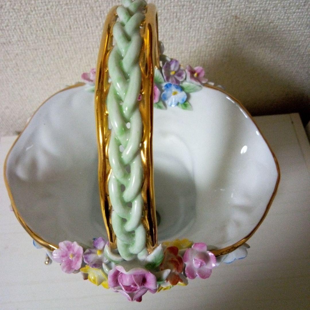 花瓶　陶器　フラワーベース　天使、花立体モチーフ