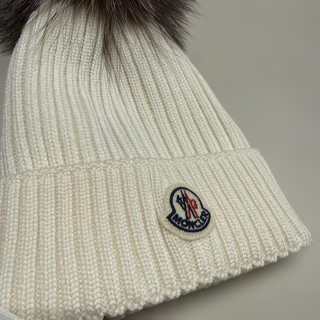 新品　未使用　モンクレール　ニット帽　帽子　ファー　フォックス　白