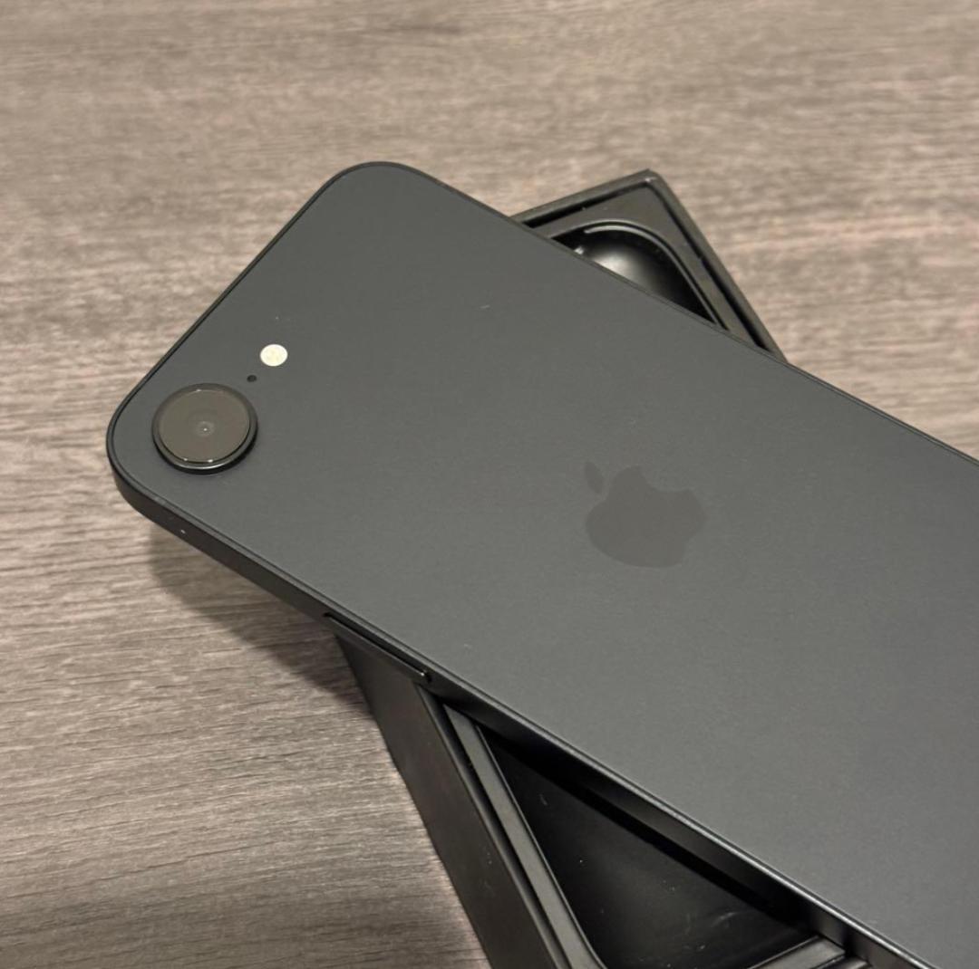 新品同様【バッテリー100％】iPhone 16e｜128GB｜SIMフリー