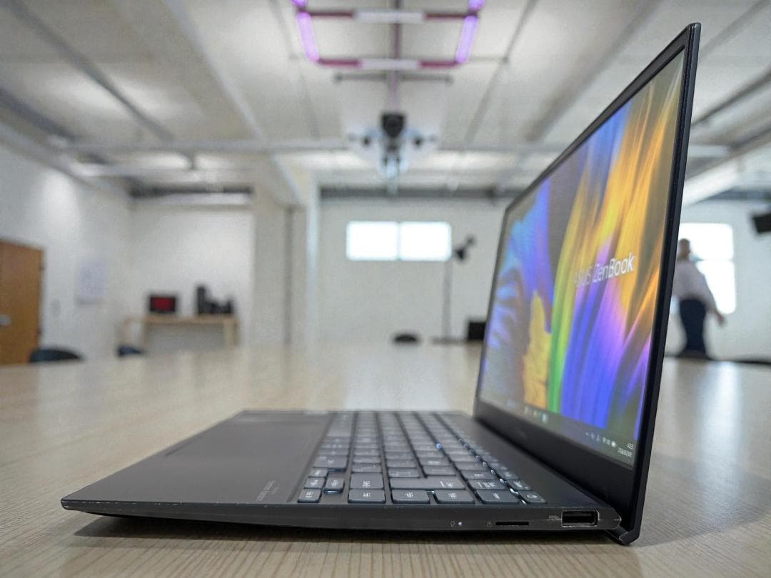 ⭐初回特価⭐高性能＆軽量⭐ASUS ZenBook UX325JA⭐