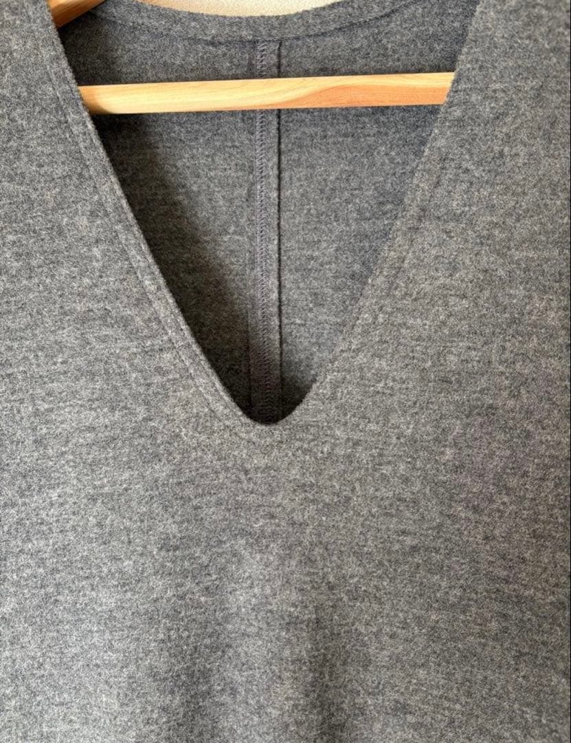 ✴︎2/7まで限定大幅値下げ✴︎GALERIE VIE ミドルスムースVネックワンピ