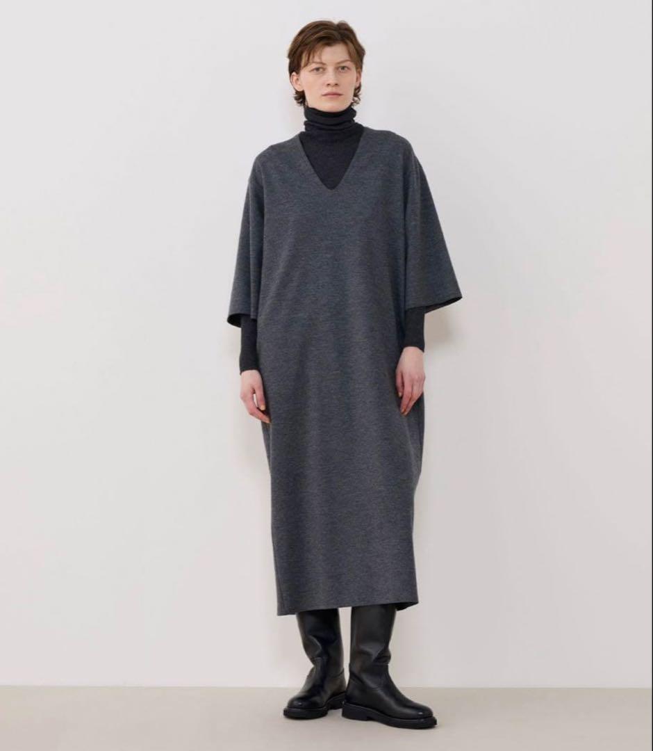 ✴︎2/7まで限定大幅値下げ✴︎GALERIE VIE ミドルスムースVネックワンピ