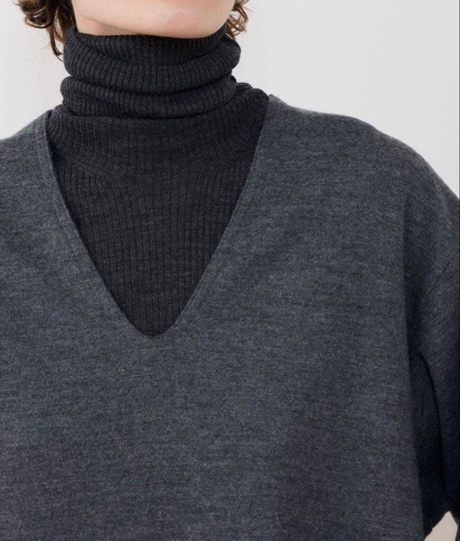 ✴︎2/7まで限定大幅値下げ✴︎GALERIE VIE ミドルスムースVネックワンピ