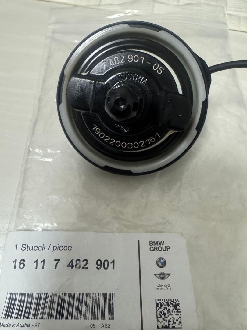 純正 フューエル・キャップ・カバー(カーボン)