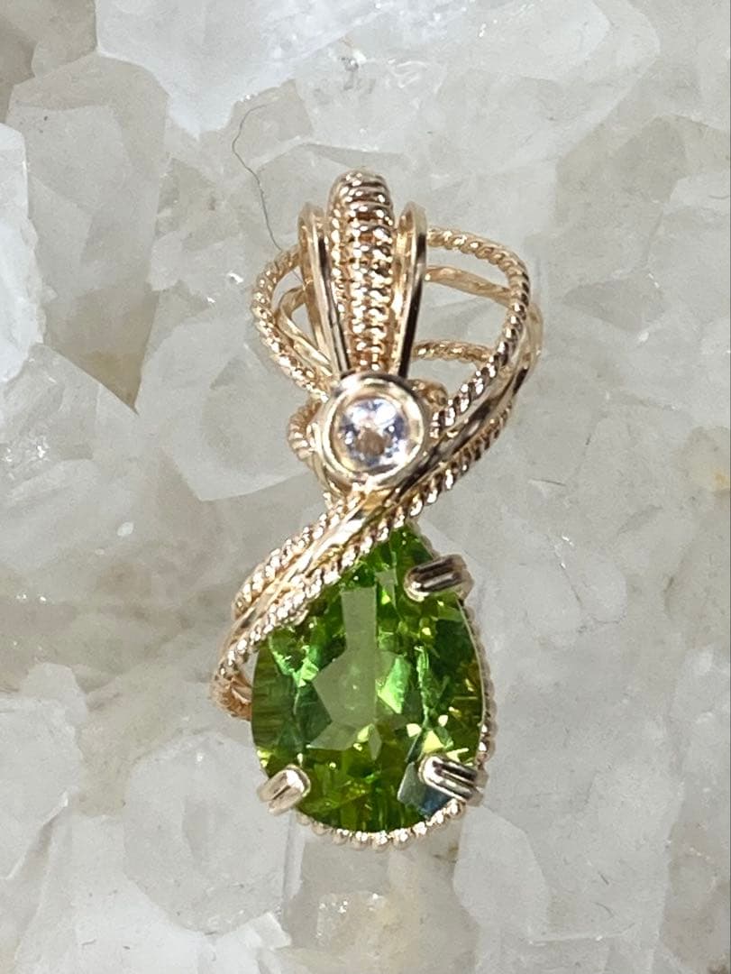 ペリドット　ペリステライト　ペンダントトップ　ワイヤージュエリー