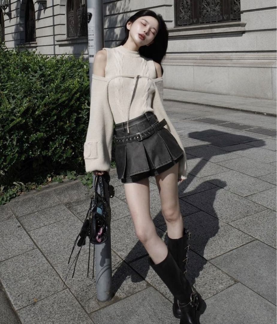 ダークグレー レザー風ショートパンツ