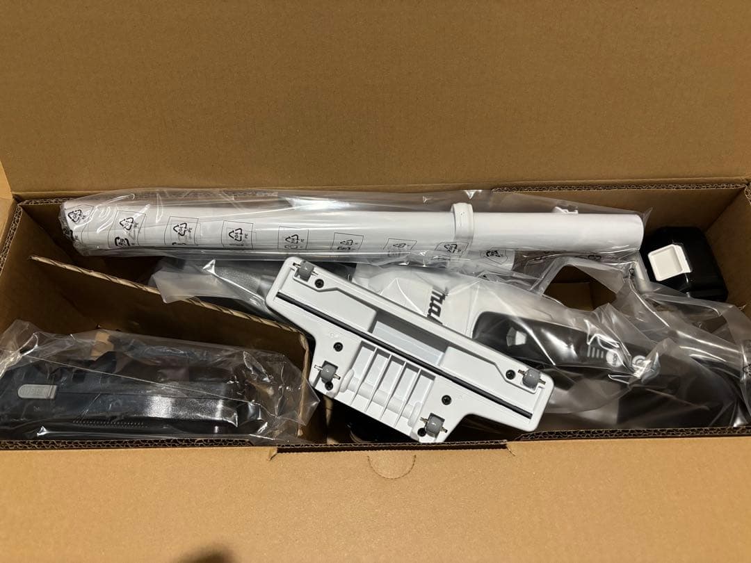 マキタ CL286FD 掃除機 クリーナー 充電器付属 バッテリーのみ中古