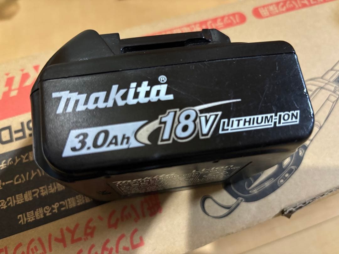 マキタ CL286FD 掃除機 クリーナー 充電器付属 バッテリーのみ中古