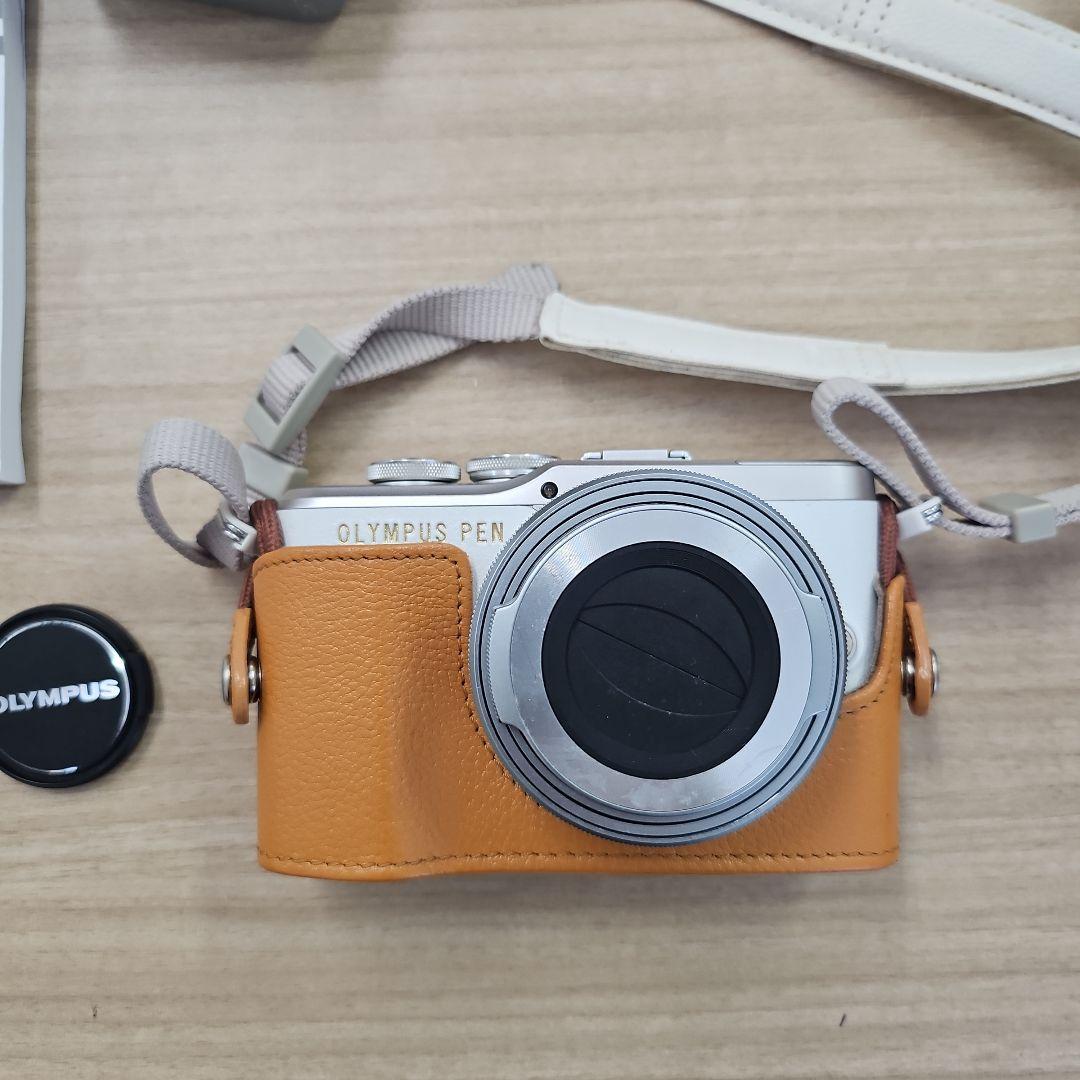 OLYMPUS　PEN　E-PL9　カバー付き