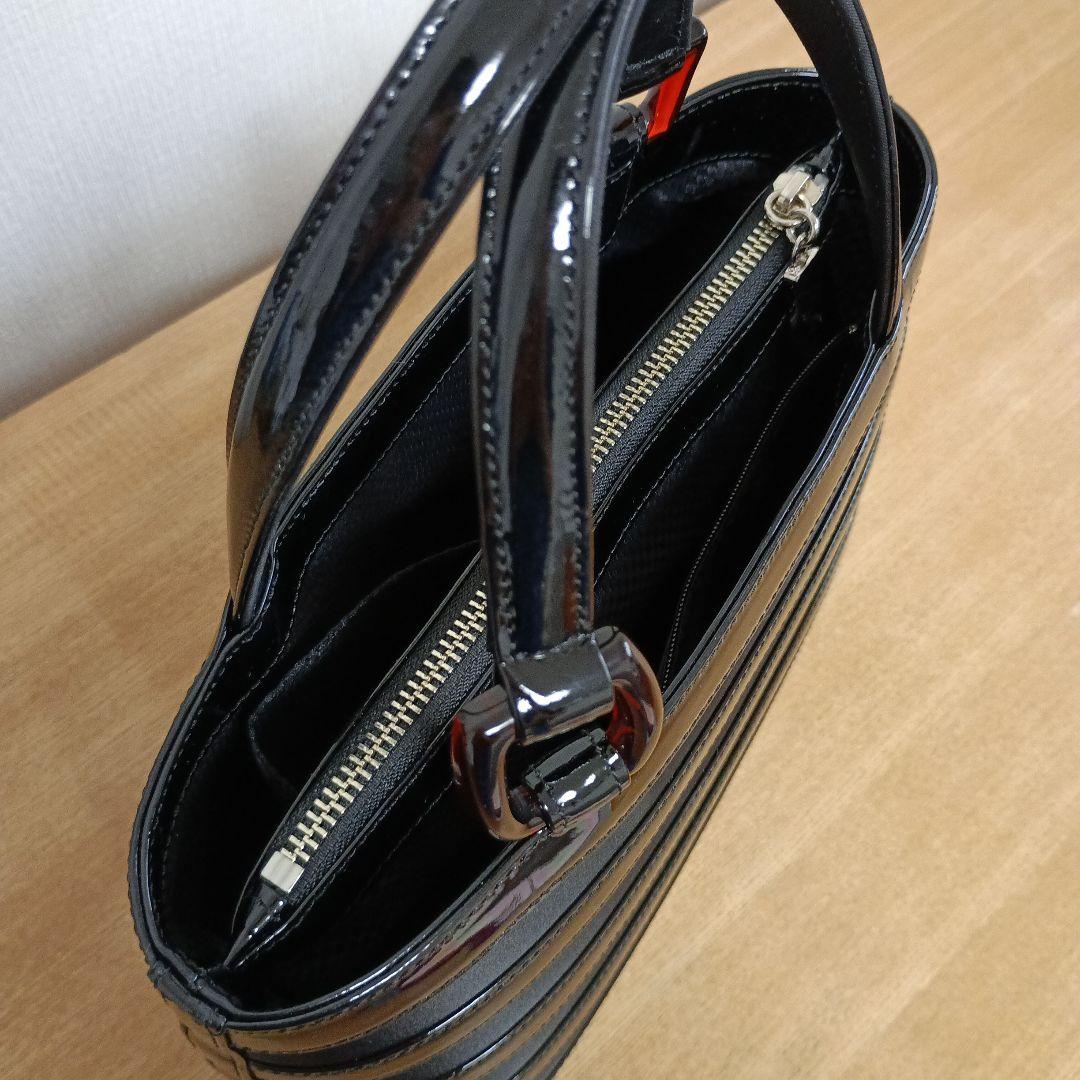 【和光】エナメルバッグ　ブラック