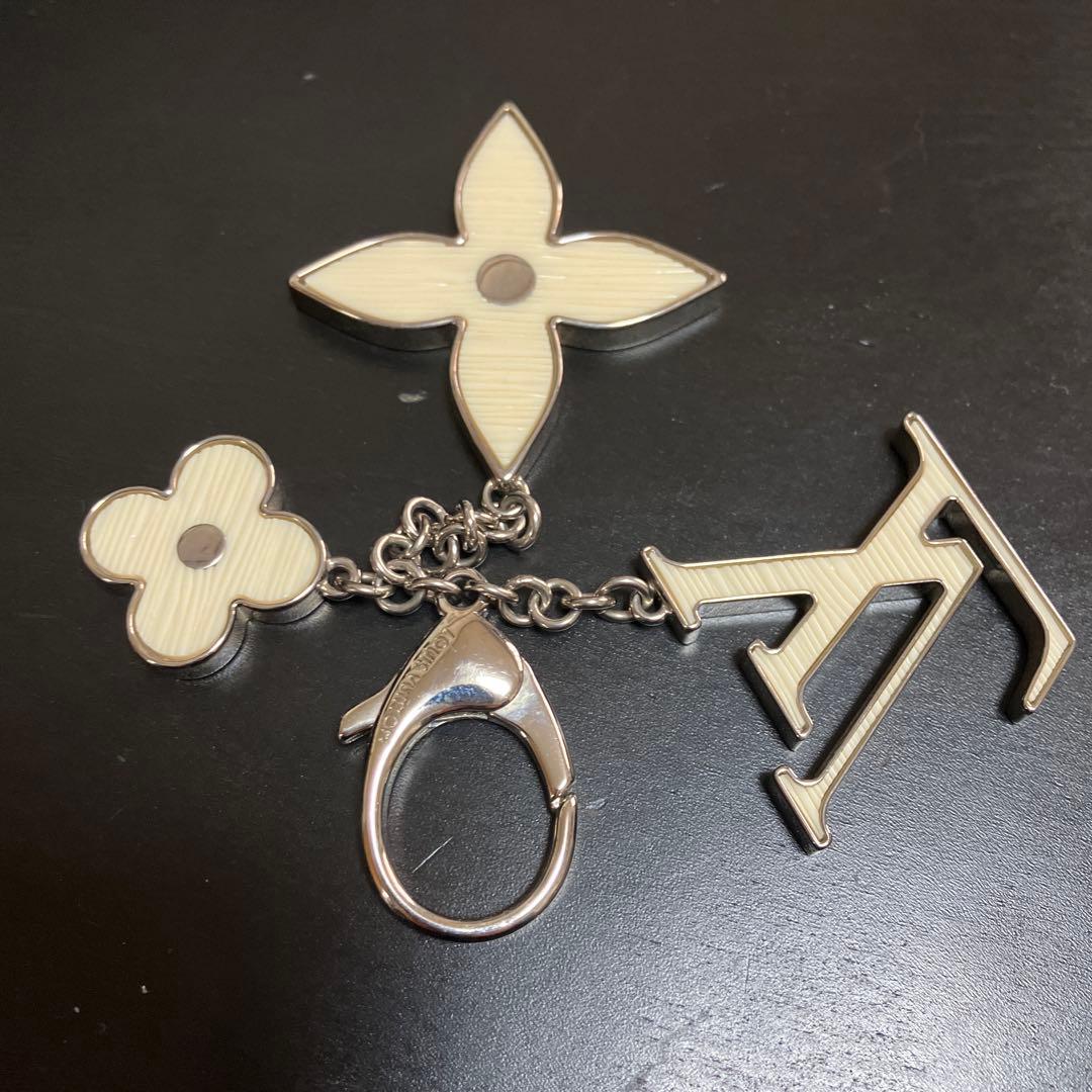 Louis Vuitton チャーム アイボリー シルバー