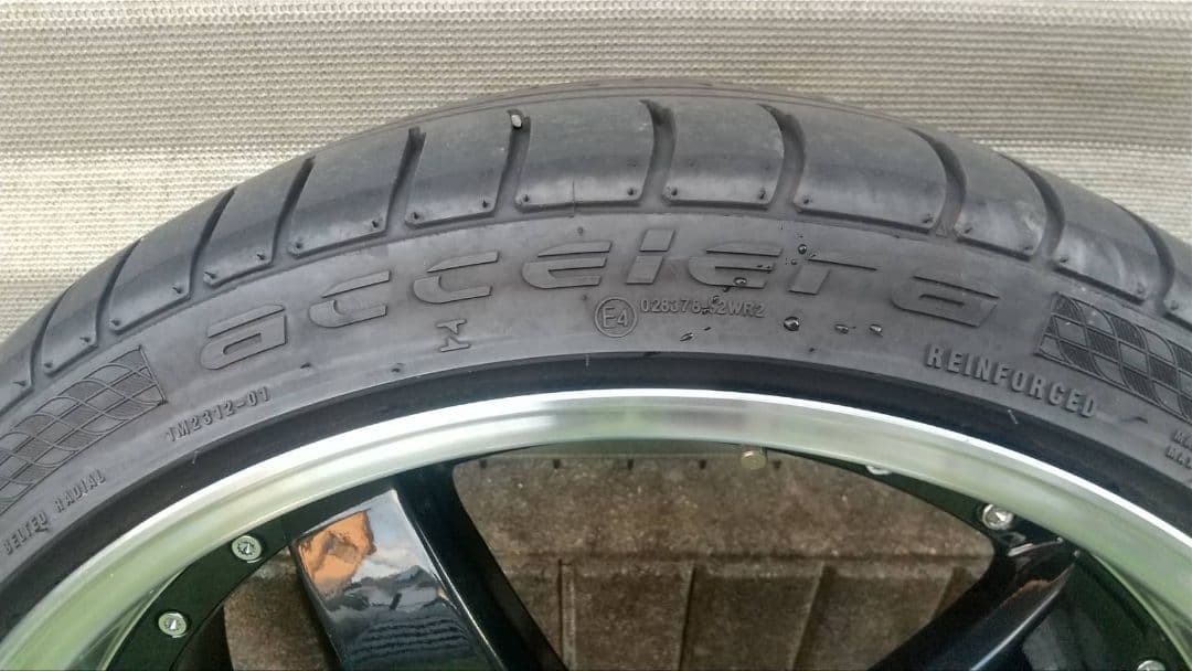 ロクサニー　グラスターファイブ21インチタイヤ付き