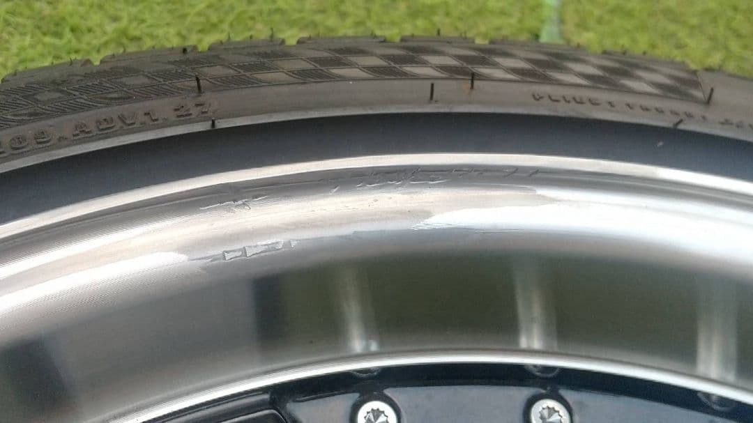 ロクサニー　グラスターファイブ21インチタイヤ付き