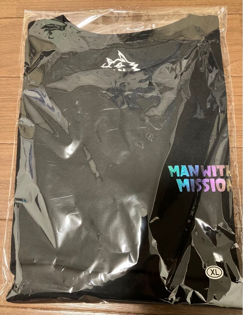 マンウィズアミッション　Too many ゴッツ ロンT（ブラック×ホログラム）