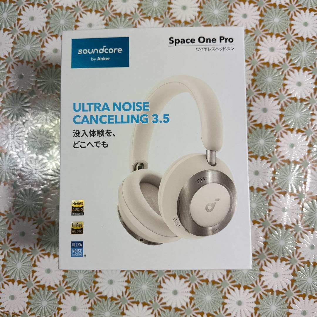 Anker Soundcore Space One Pro 専用ケース付き