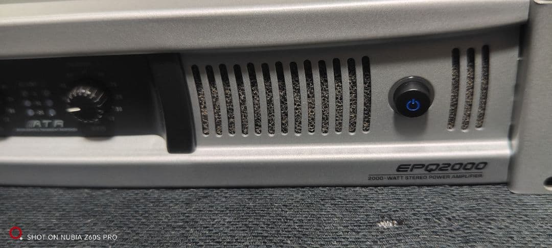 パワーアンプ　EPQ2000 BEHRINGER