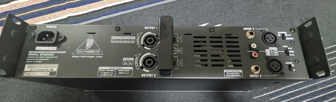 パワーアンプ　EPQ2000 BEHRINGER